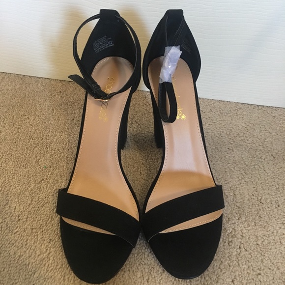 Black heeled sandal from Shoedazzle, size 8. - Picture 2 of 4